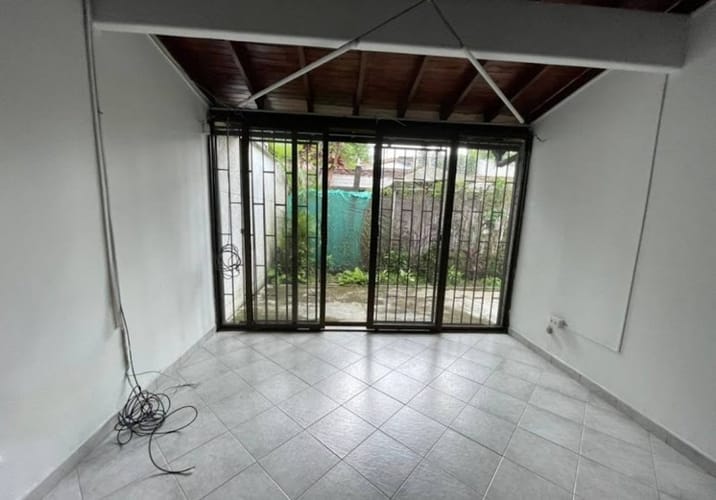 Casa de 10 alcobas en arriendo en Patio Bonito, Medellín, 353 m² · foto 18 de 21