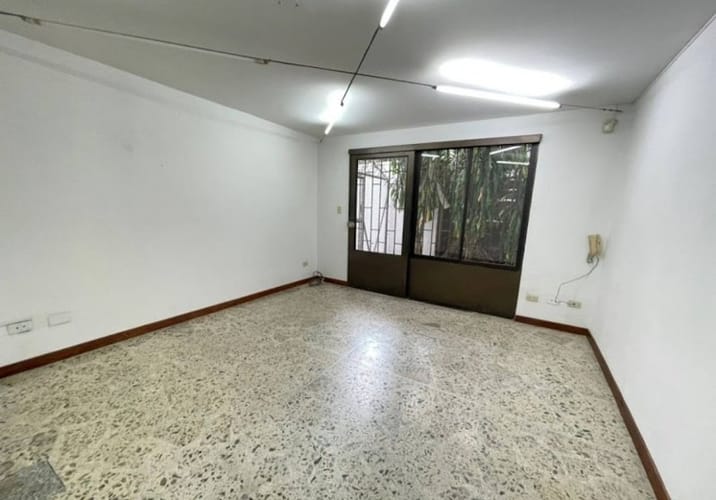 Casa de 10 alcobas en arriendo en Patio Bonito, Medellín, 353 m² · foto 21 de 21
