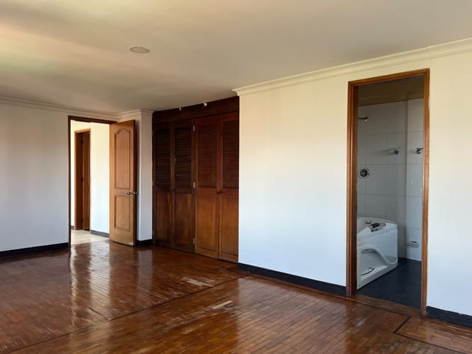 Apartamento de 3 alcobas en arriendo en El Poblado, Medellín, 168 m² · foto 3 de 19