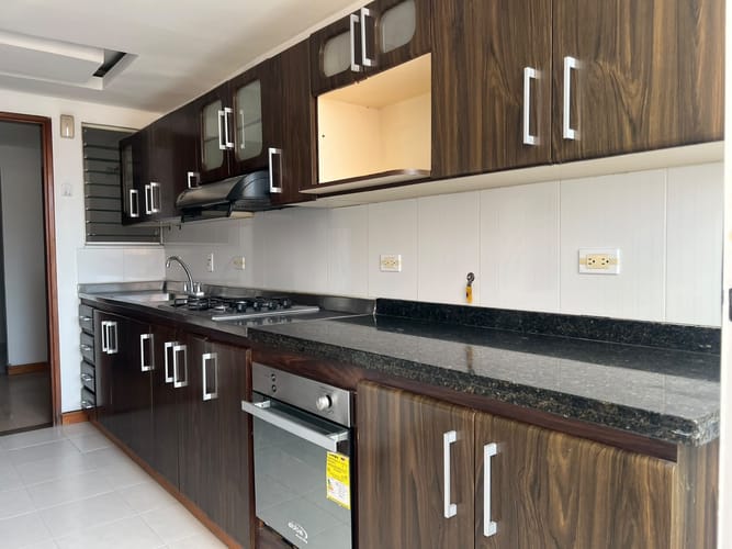 Apartamento de 3 alcobas en arriendo en El Poblado, Medellín, 168 m² · foto 4 de 19