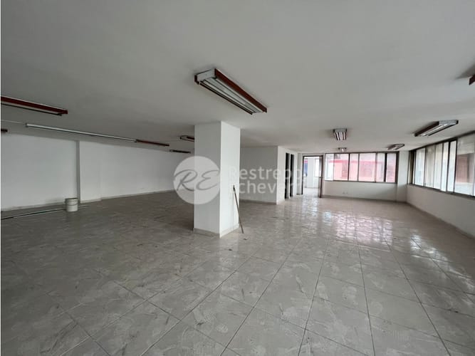 Bodega en venta en El Centro, Manizales, 830 m² · foto 2 de 10
