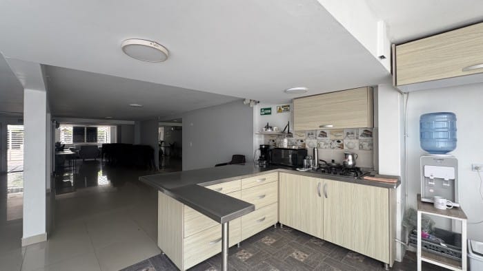 Casa de 3 alcobas en venta en Santa Anita, Cali, 300 m² · foto 2 de 24