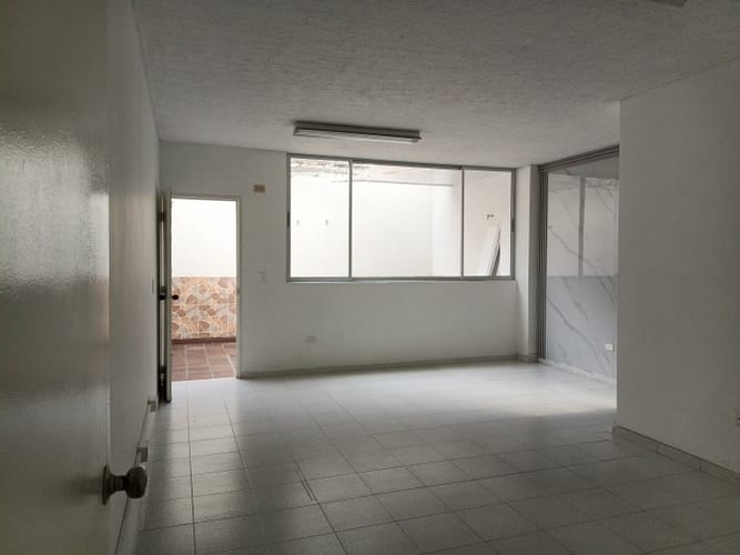 Oficina en arriendo en San Vicente, Cali, 47 m² · foto 4 de 12