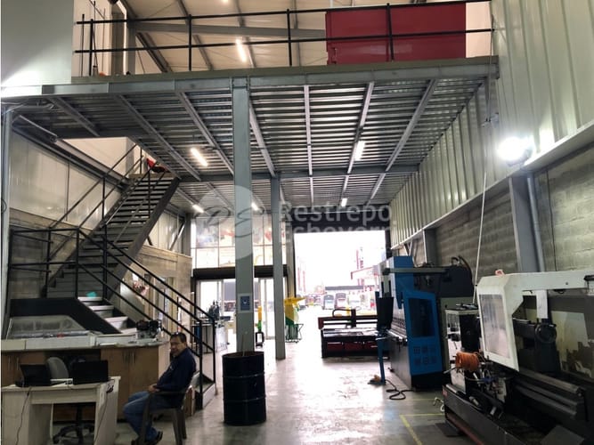 Bodega en venta en El Estanquillo Bajo, Dosquebradas, 250 m² · foto 2 de 13