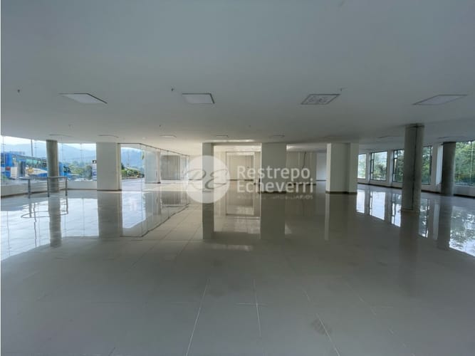 Local en venta en El Trebol, Manizales, 730 m² · foto 2 de 5
