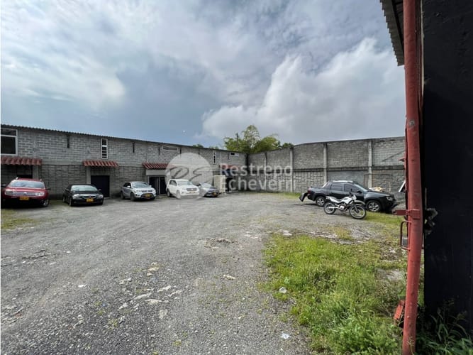 Bodega en arriendo en Liborio, Manizales, 700 m² · foto 2 de 10