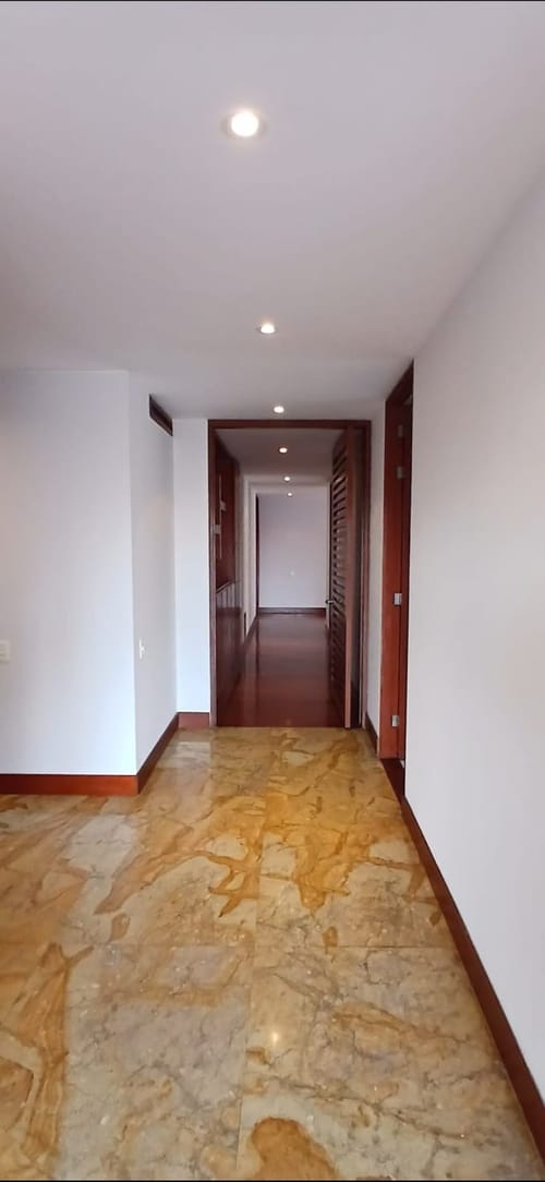 Apartamento de 4 alcobas en arriendo en Chicó Reservado, Bogotá, 286 m² · foto 8 de 24