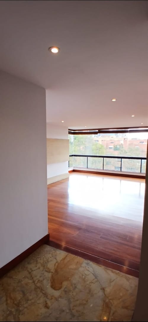 Apartamento de 4 alcobas en arriendo en Chicó Reservado, Bogotá, 286 m² · foto 13 de 24