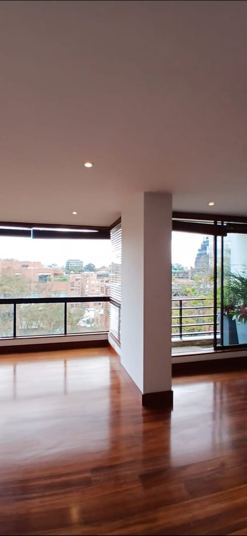 Apartamento de 4 alcobas en arriendo en Chicó Reservado, Bogotá, 286 m² · foto 23 de 24