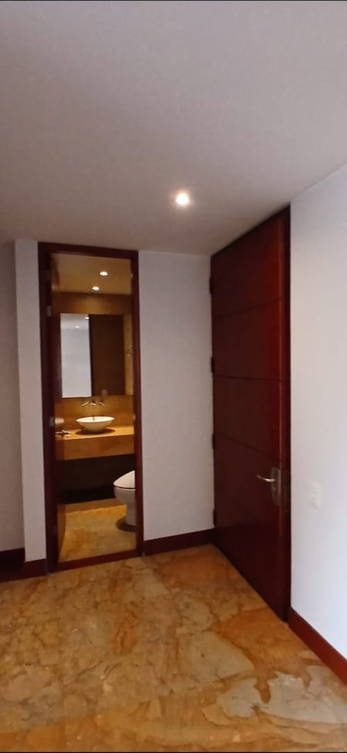 Apartamento de 4 alcobas en arriendo en Chicó Reservado, Bogotá, 286 m² · foto 24 de 24