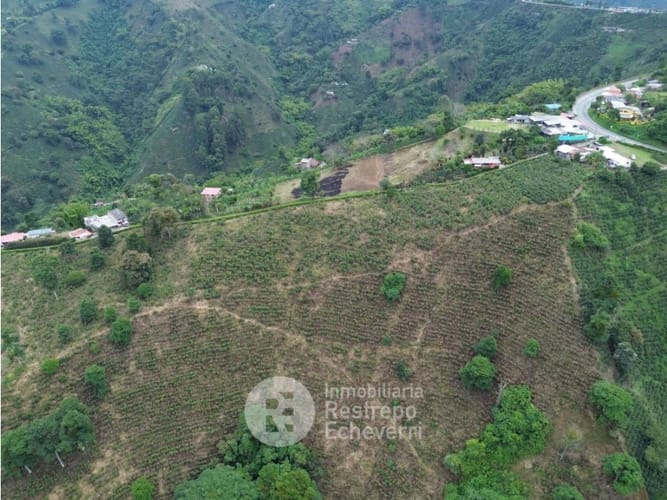 Finca en venta en La Siria, Manizales, 727 m² · foto 2 de 5