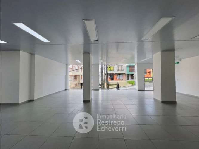 Local en arriendo en Ondas Del Otún, Manizales, 456 m² · foto 2 de 15