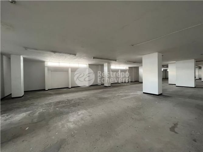 Bodega en arriendo en El Centro, Manizales, 706 m² · foto 2 de 9