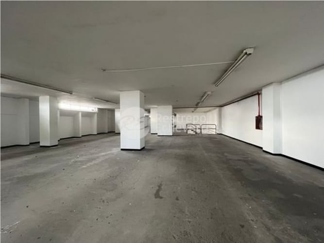 Bodega en arriendo en El Centro, Manizales, 706 m² · foto 3 de 9