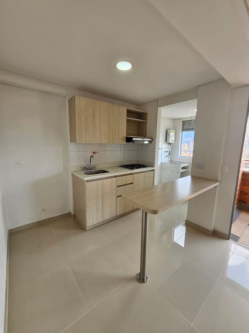 Apartamento de 2 alcobas en venta en Centro, Itagüí, 60 m² · foto 3 de 9