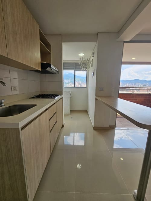 Apartamento de 2 alcobas en venta en Centro, Itagüí, 60 m² · foto 5 de 9
