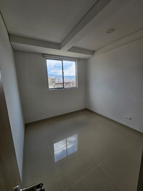 Apartamento de 2 alcobas en venta en Centro, Itagüí, 60 m² · foto 6 de 9
