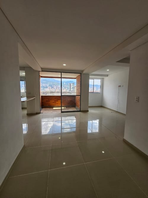 Apartamento de 2 alcobas en venta en Centro, Itagüí, 60 m² · foto 4 de 9