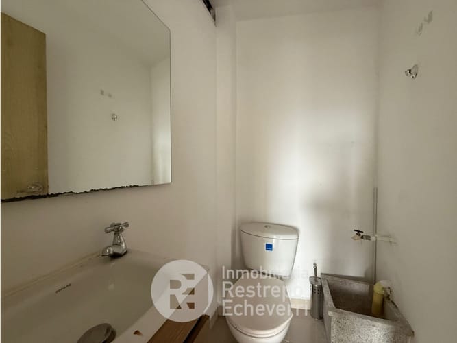 Local en venta en Guayacanes, Manizales, 32 m² · foto 2 de 3