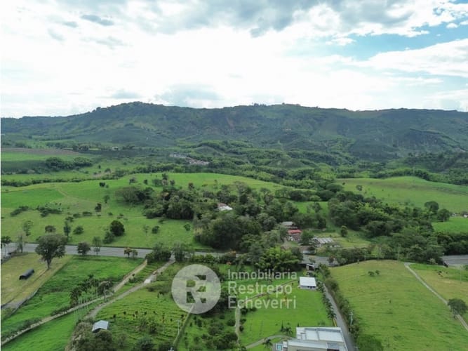 Lote en venta en El Rosario, Manizales, 68755 m² · foto 3 de 7