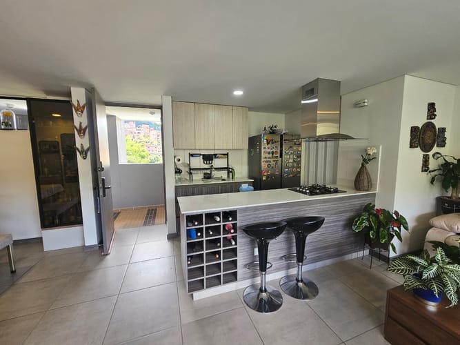 Apartamento de 3 alcobas en venta en El Chingui, Envigado, 84 m² · foto 4 de 15