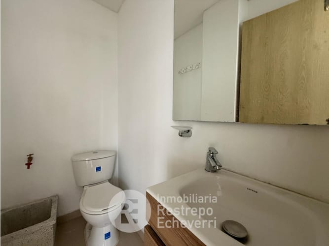 Local en venta en Guayacanes, Manizales, 32 m² · foto 3 de 4