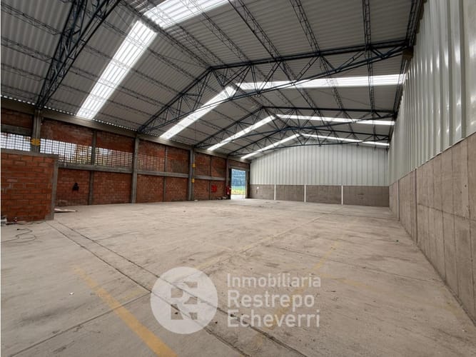 Bodega en arriendo en Malteria, Manizales, 984 m² · foto 2 de 5
