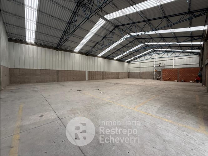 Bodega en arriendo en Malteria, Manizales, 1080 m² · foto 3 de 5