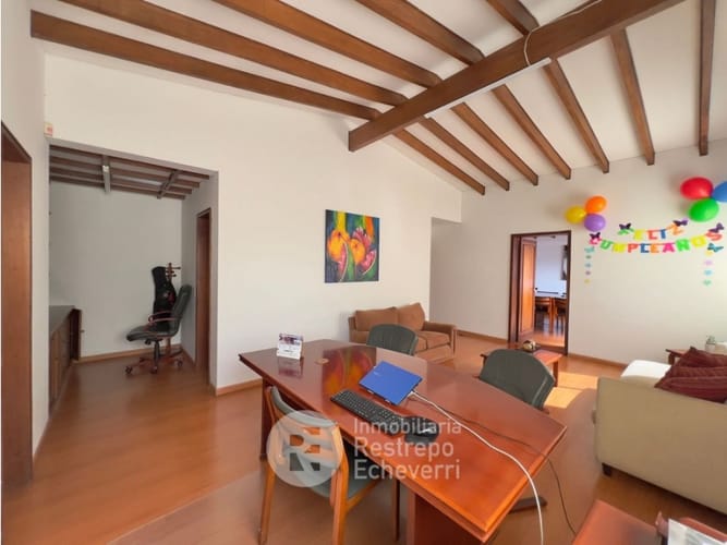 Casa en arriendo en La Arboleda, Manizales, 701 m² · foto 2 de 20