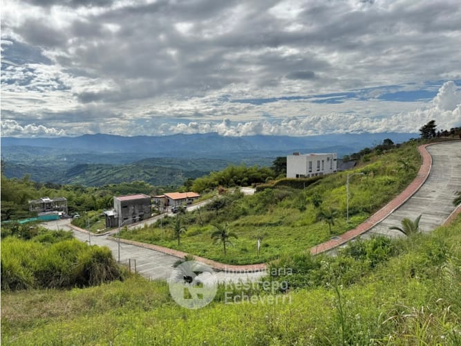 Lote en venta en La Cabaña, Manizales, 877 m² · foto 2 de 3