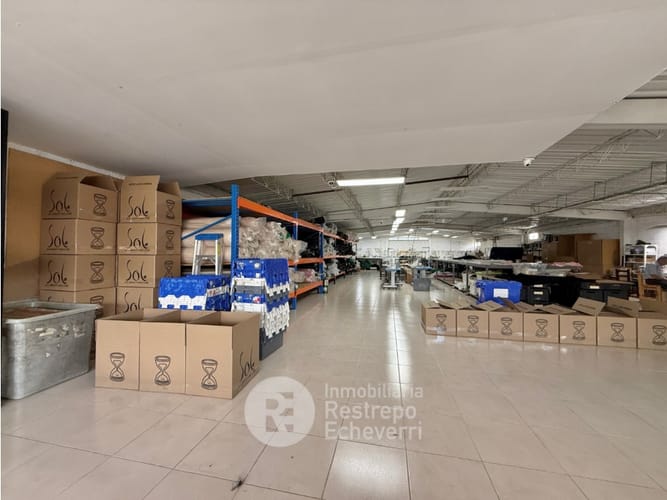 Bodega en arriendo en El Campin, Manizales, 1000 m² · foto 2 de 12