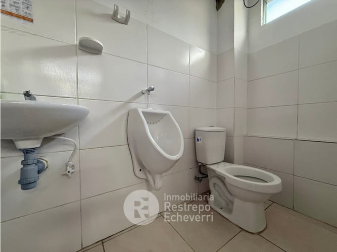 Bodega en arriendo en El Campin, Manizales, 1000 m² · foto 9 de 12