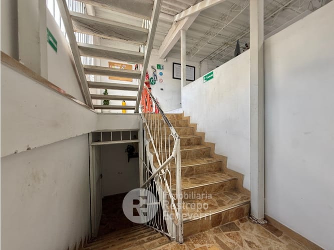 Bodega en arriendo en El Campin, Manizales, 1000 m² · foto 11 de 12