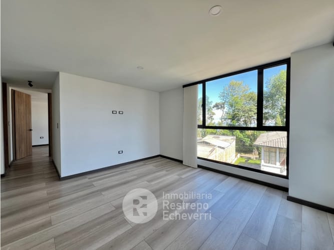 Apartamento de 2 alcobas en venta en La Francia, Manizales, 60 m² · foto 2 de 16