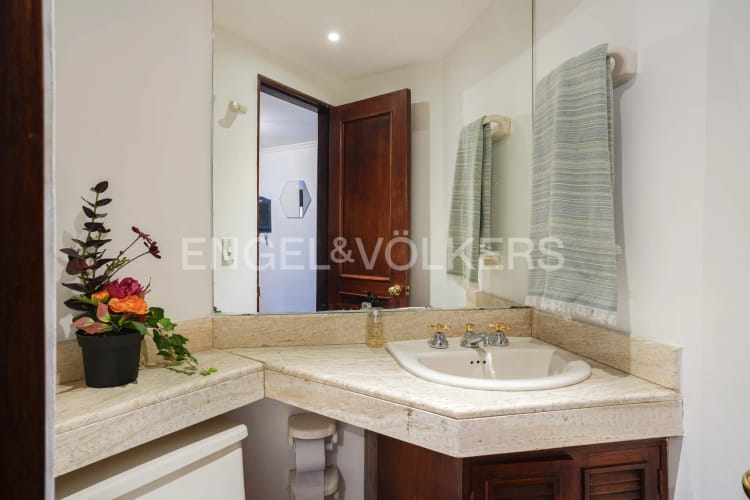 Apartamento de 3 alcobas en venta en Los Rosales, Bogotá, 168 m² · foto 13 de 13