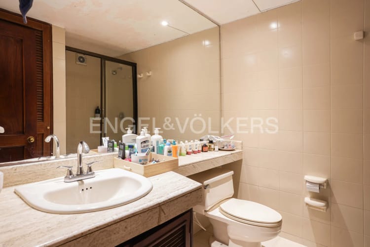 Apartamento de 3 alcobas en venta en Los Rosales, Bogotá, 168 m² · foto 12 de 13