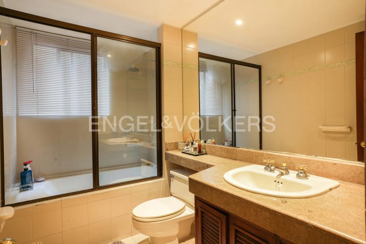 Apartamento de 3 alcobas en venta en Los Rosales, Bogotá, 168 m² · foto 8 de 13