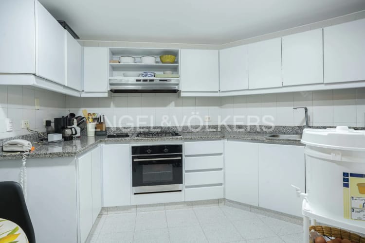 Apartamento de 3 alcobas en venta en Los Rosales, Bogotá, 168 m² · foto 6 de 13