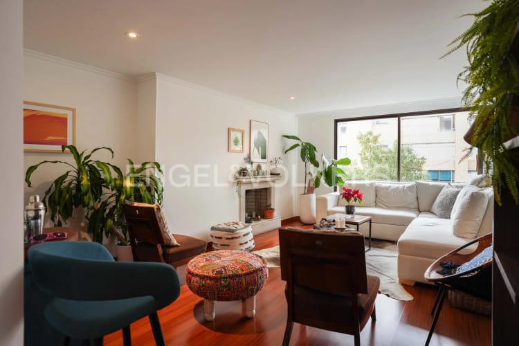 Apartamento de 3 alcobas en venta en Los Rosales, Bogotá, 168 m² · foto 2 de 13