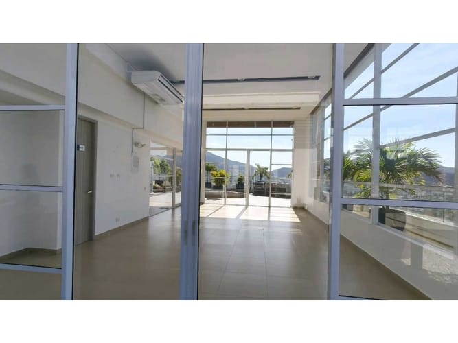 Apartamento de 3 alcobas en venta en Bavaria, Santa Marta, 75 m² · foto 2 de 24