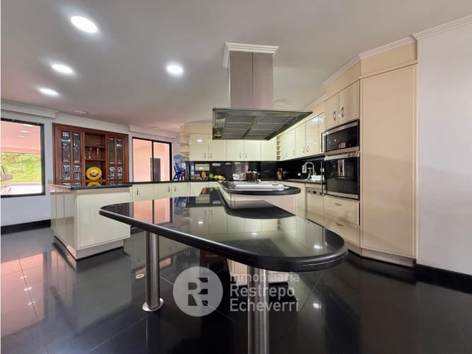 Casa de 7 alcobas en arriendo en Alhambra, Manizales, 600 m² · foto 9 de 24