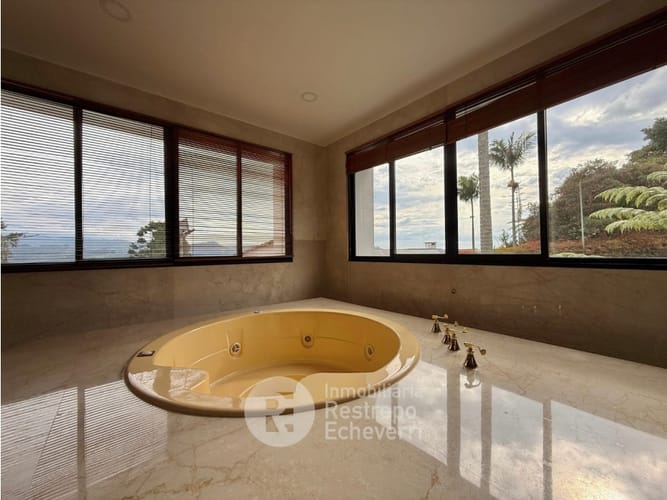 Casa de 7 alcobas en arriendo en Alhambra, Manizales, 600 m² · foto 18 de 24