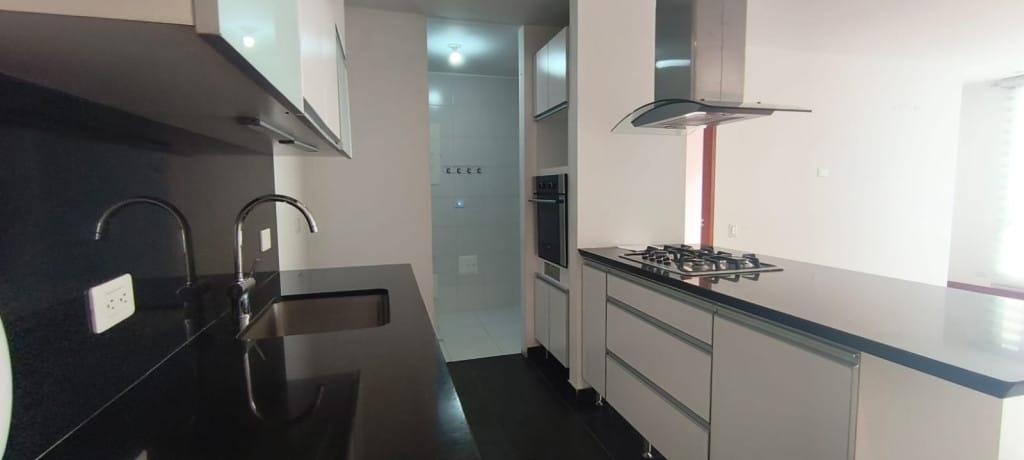 Apartamento de 2 alcobas en arriendo en Santa Barbara, Bogotá, 70 m² · foto 2 de 21