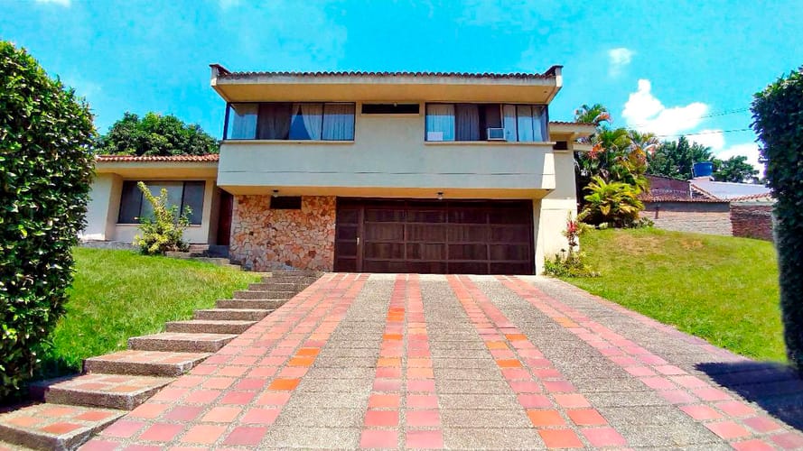 Casa de 4 alcobas en venta en Ciudad Jardin, Cali, 1581 m² · foto 2 de 24