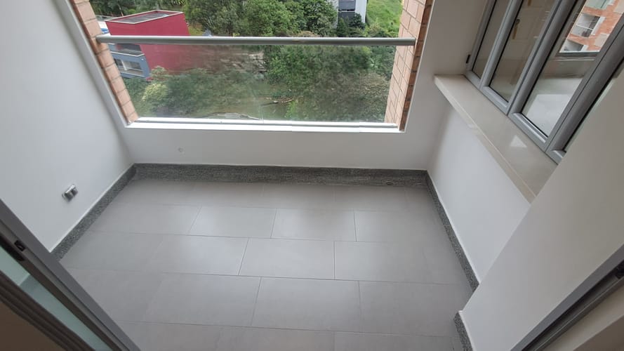 Apartamento de 2 alcobas en arriendo en Camino Verde, Envigado, 74 m² · foto 2 de 16