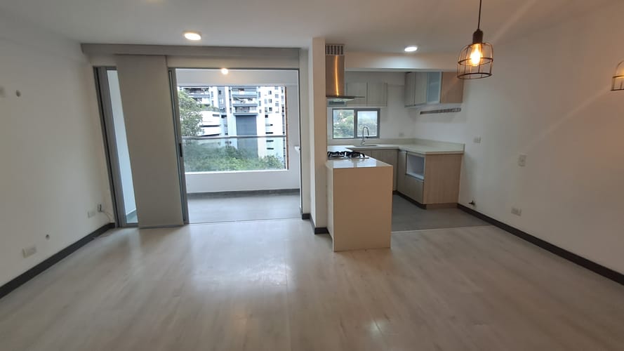 Apartamento de 2 alcobas en arriendo en Camino Verde, Envigado, 74 m² · foto 3 de 16