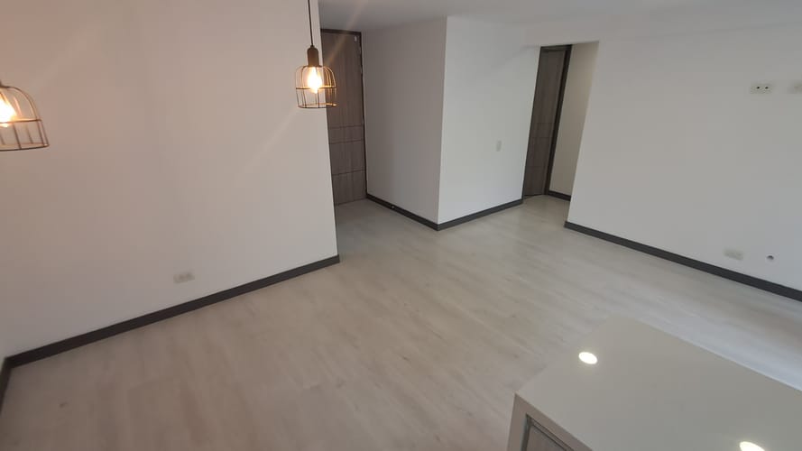 Apartamento de 2 alcobas en arriendo en Camino Verde, Envigado, 74 m² · foto 4 de 16