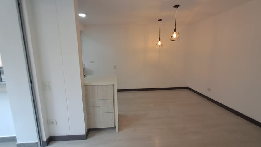 Apartamento de 2 alcobas en arriendo en Camino Verde, Envigado, 74 m² · foto 5 de 16
