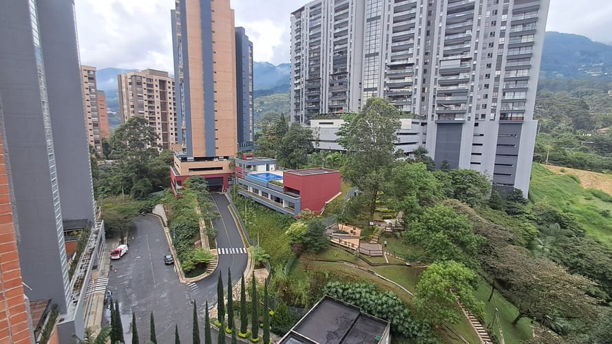 Apartamento de 2 alcobas en arriendo en Camino Verde, Envigado, 74 m² · foto 7 de 16