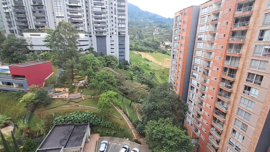Apartamento de 2 alcobas en arriendo en Camino Verde, Envigado, 74 m² · foto 8 de 16